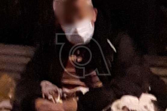  Las Remudas alerta de que un hombre de 67 años duerme en un banco de la Avenida de la Paz/TA.